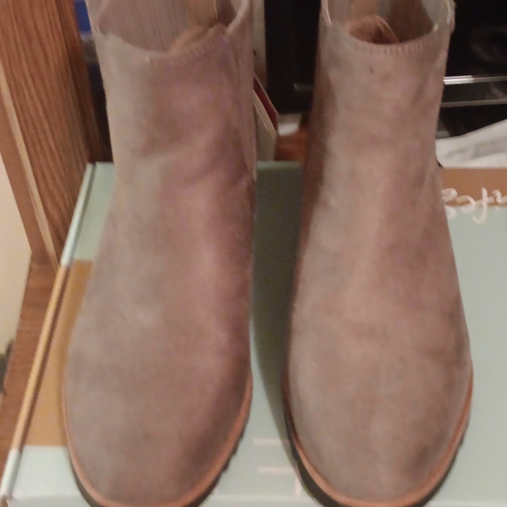 Women  comfortable gray Life Stride booties